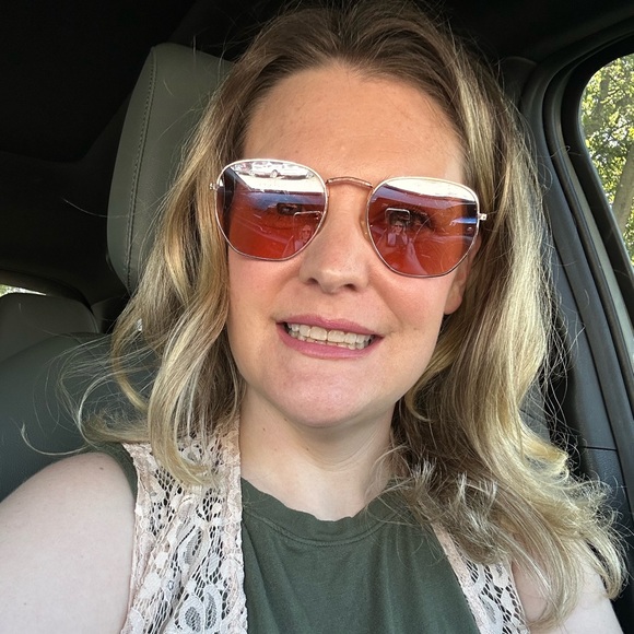 Meet your Posher, Brittany - Picture 1 of 1